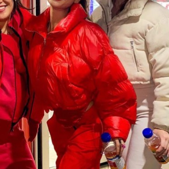 Urban Outfitters Cropped Red Puffer Jacket - Picture 6 of 7